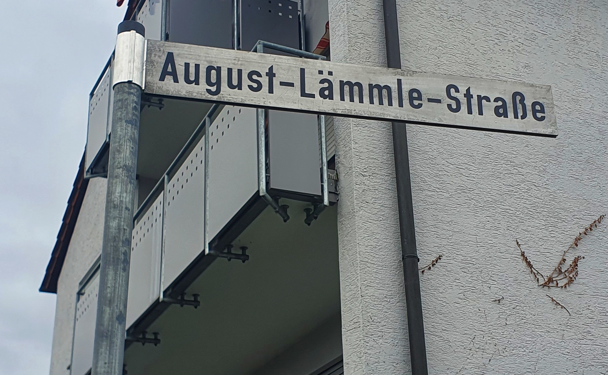 Wie umgehen mit der August-Lämmle-Straße?